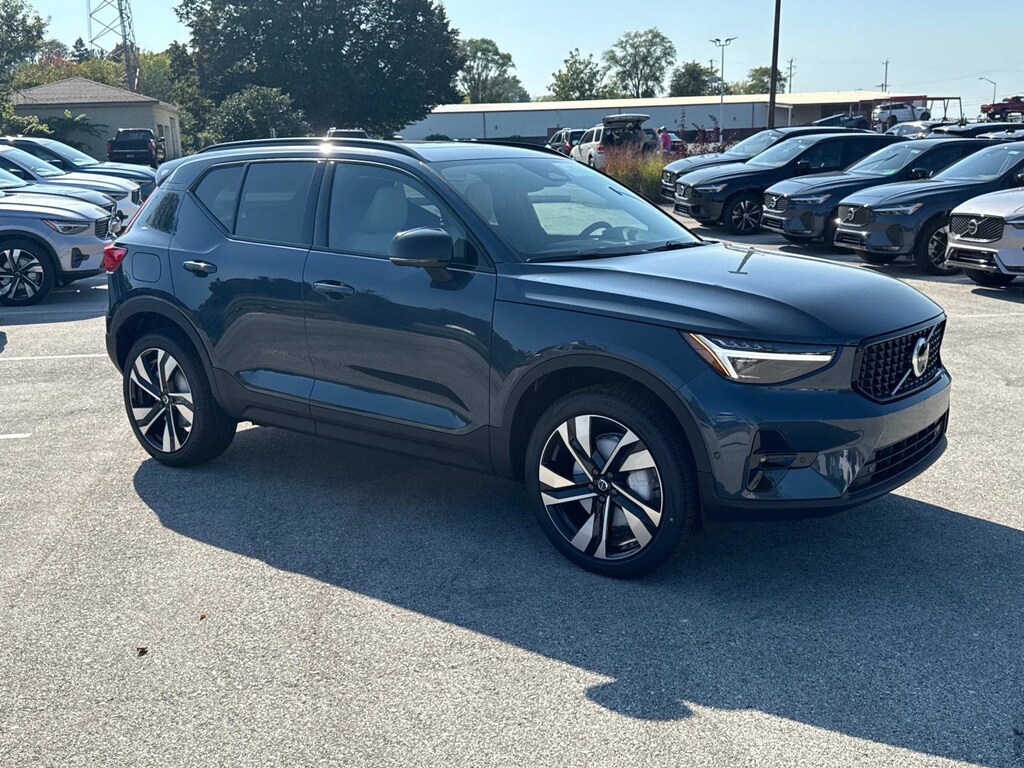 New 2026 Volvo XC40 B5 Ultra SUV