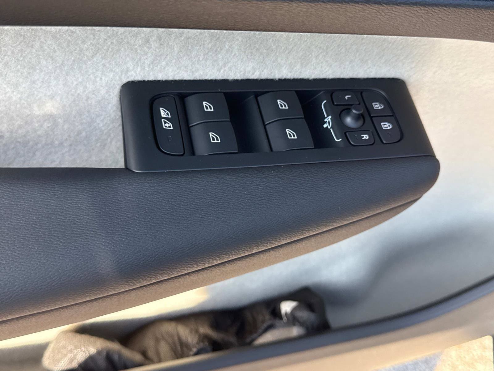 2026 Volvo XC40 Ultra - Photo 17