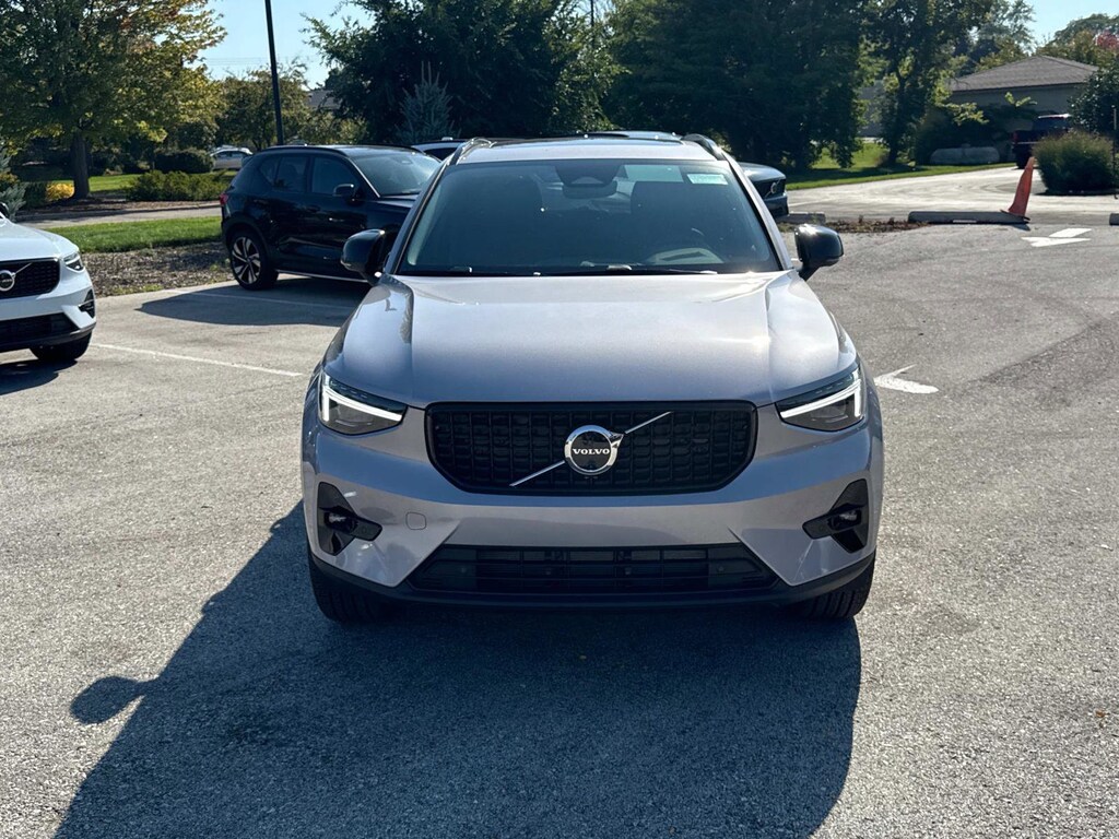 New 2026 Volvo XC40 B5 Ultra SUV