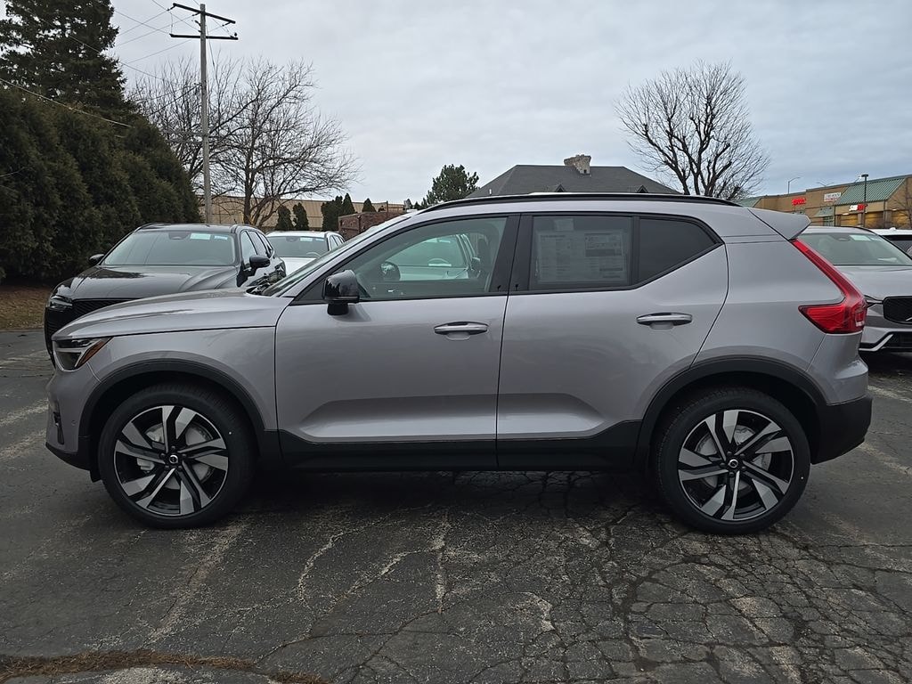 New 2026 Volvo XC40 B5 Ultra SUV