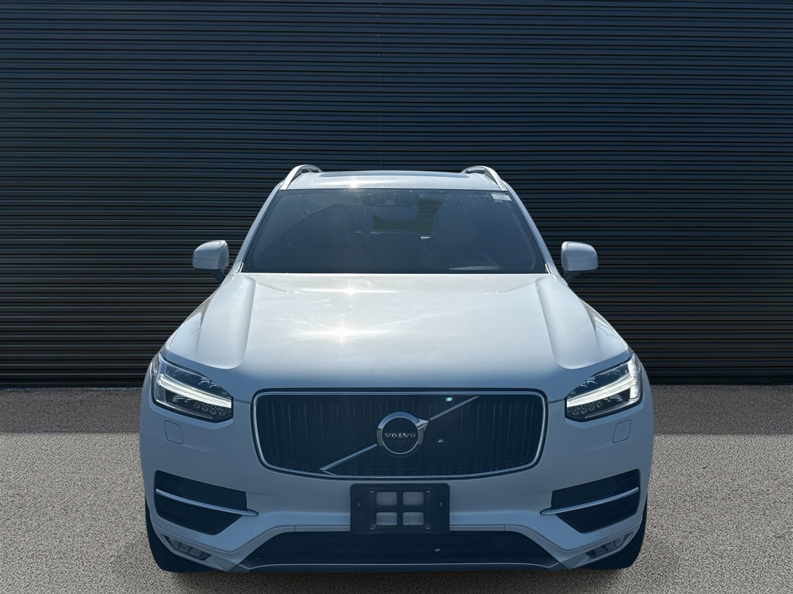 2018 Volvo XC90 T6 AWD Momentum photo 2