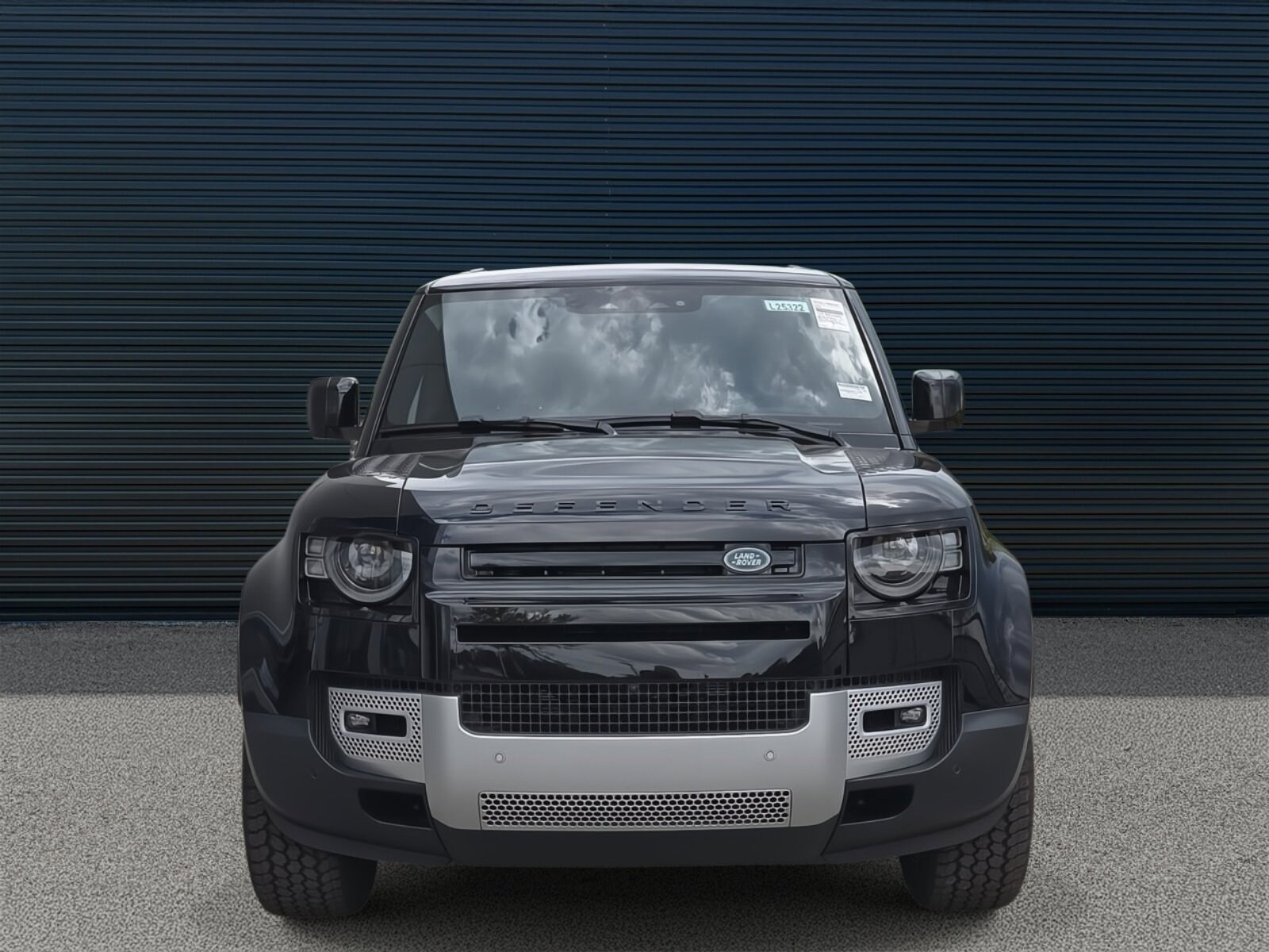2025 Land Rover Defender S photo 2