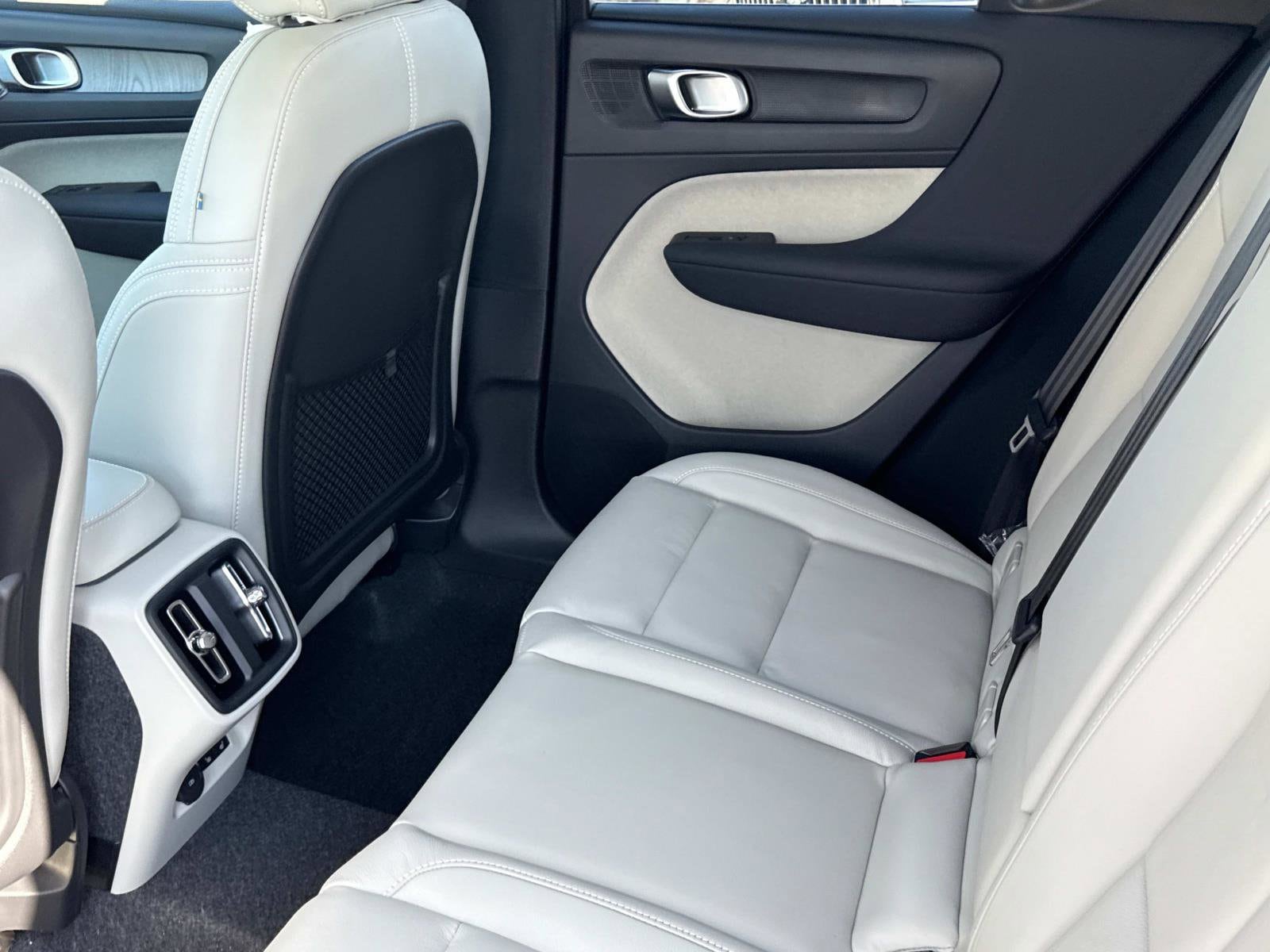 2026 Volvo XC40 Ultra - Photo 12