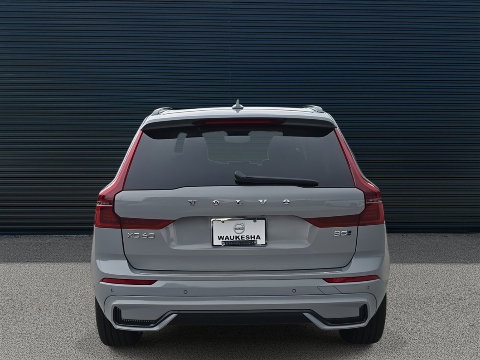 2026 Volvo XC60 B5 photo 4