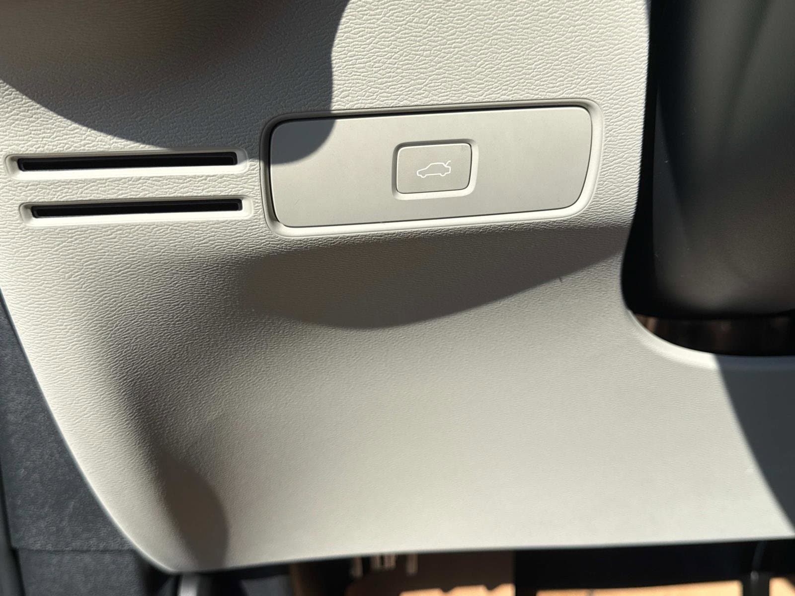 2026 Volvo XC40 Ultra - Photo 30