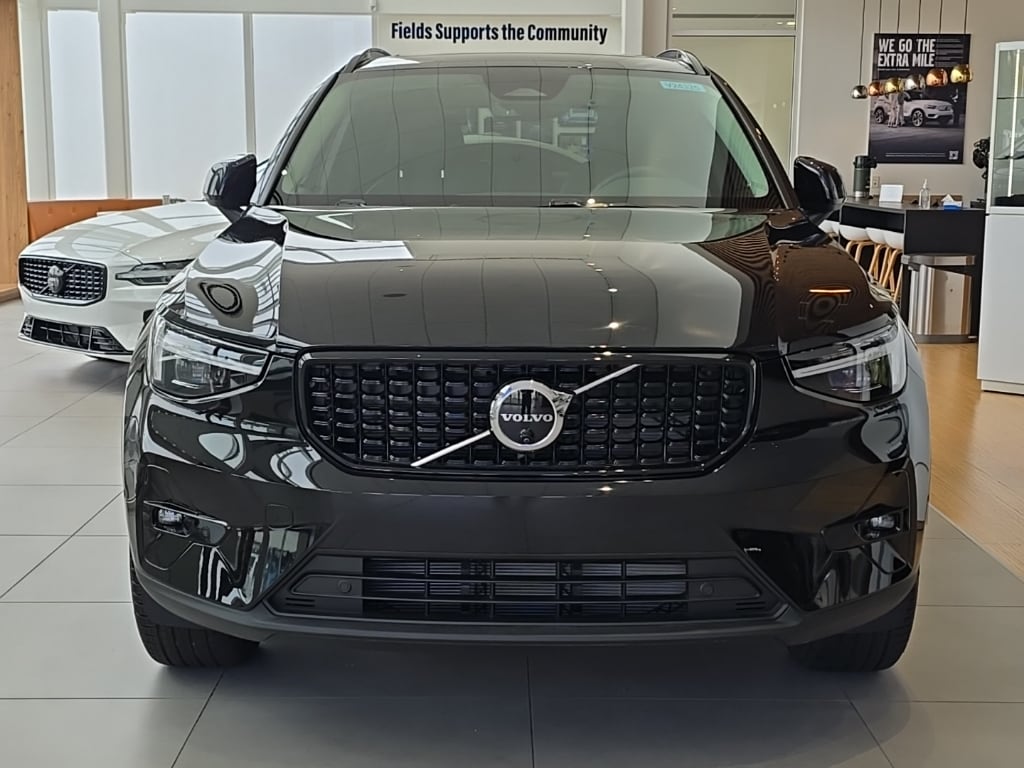Used 2024 Volvo XC40 Ultimate with VIN YV4L12UM9R2364628 for sale in Glencoe, IL