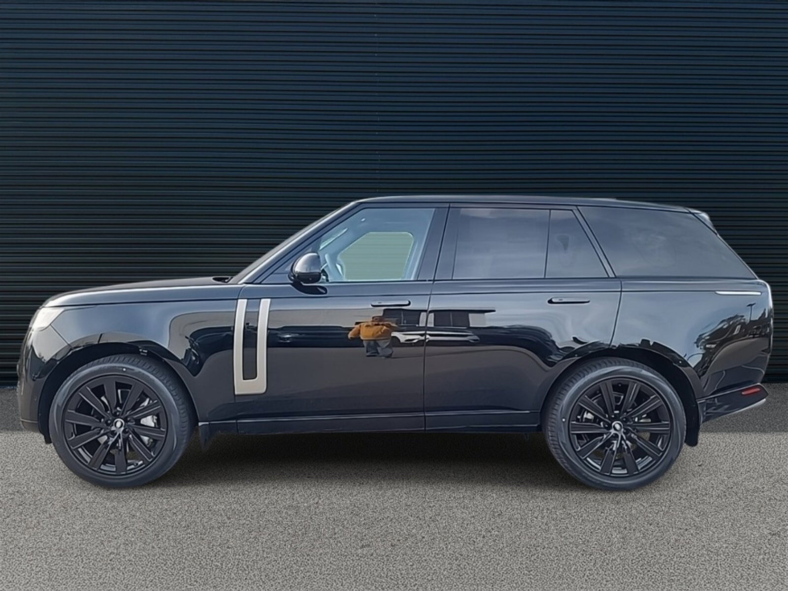 2025 Land Rover Range Rover SE photo 2