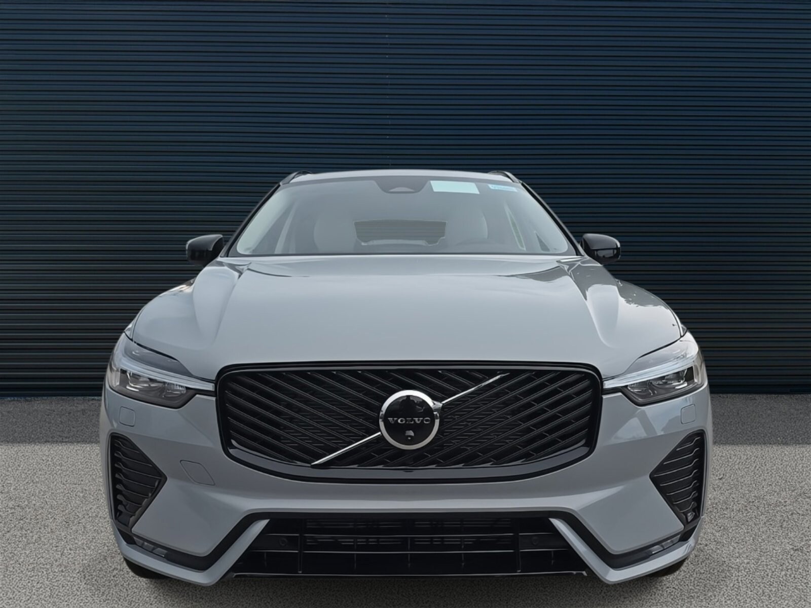 2026 Volvo XC60 B5 photo 2