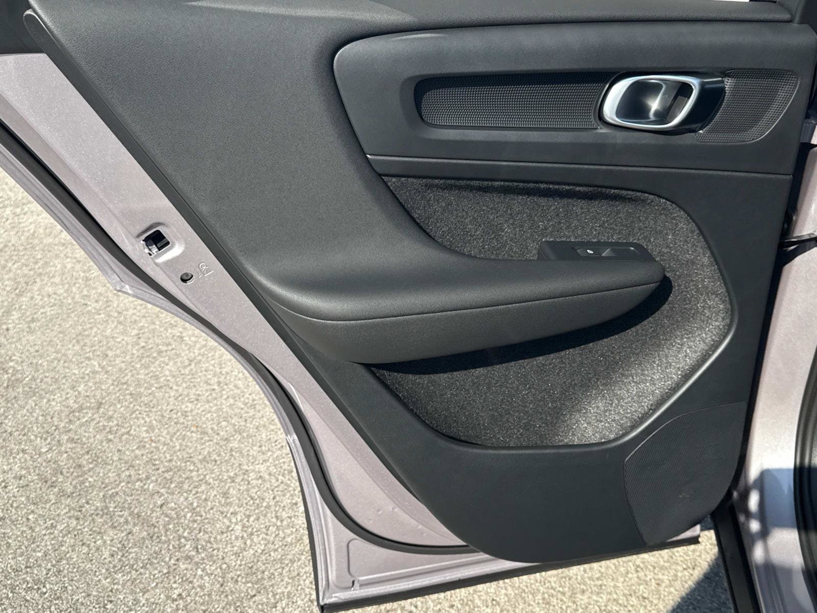 2026 Volvo XC40 Plus - Photo 11
