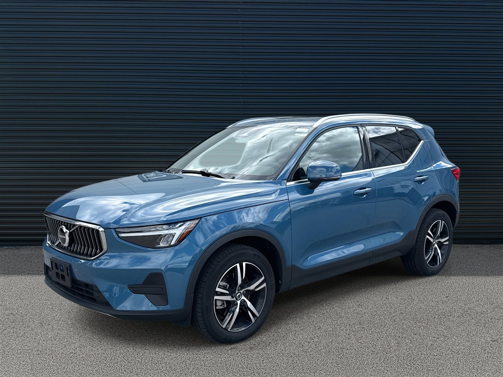 2025 Volvo XC40