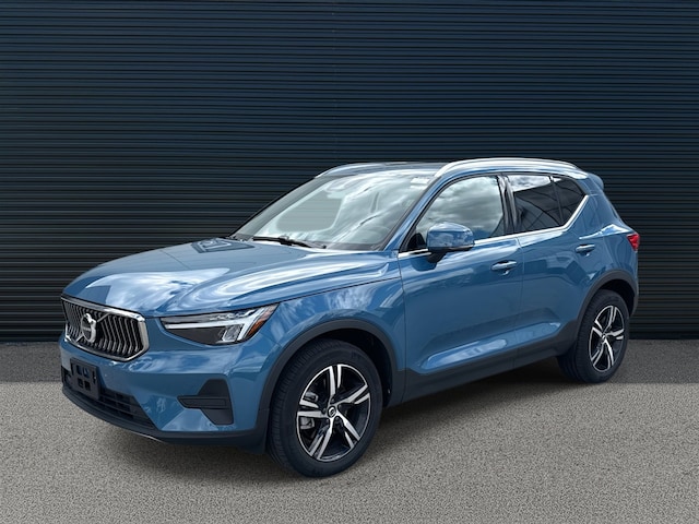 Featured used 2025 Volvo XC40 Core Bright Theme B5 AWD Core Bright Theme for sale in Waukesha, WI