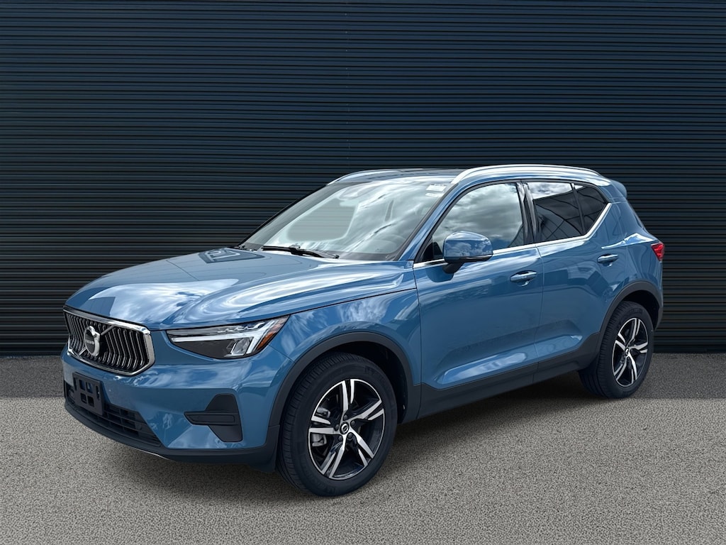 Certified 2025 Volvo XC40 Core Bright Theme B5 AWD Core Bright Theme