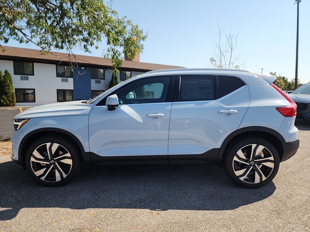 Used 2024 Volvo XC40 Ultimate with VIN YV4L12UF8R2361611 for sale in Glencoe, IL