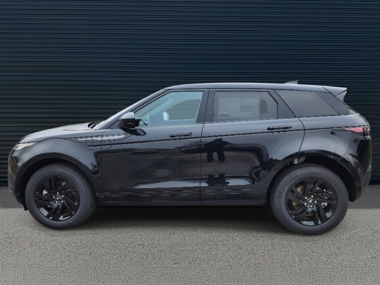 2025 Land Rover Range Rover Evoque S photo 2