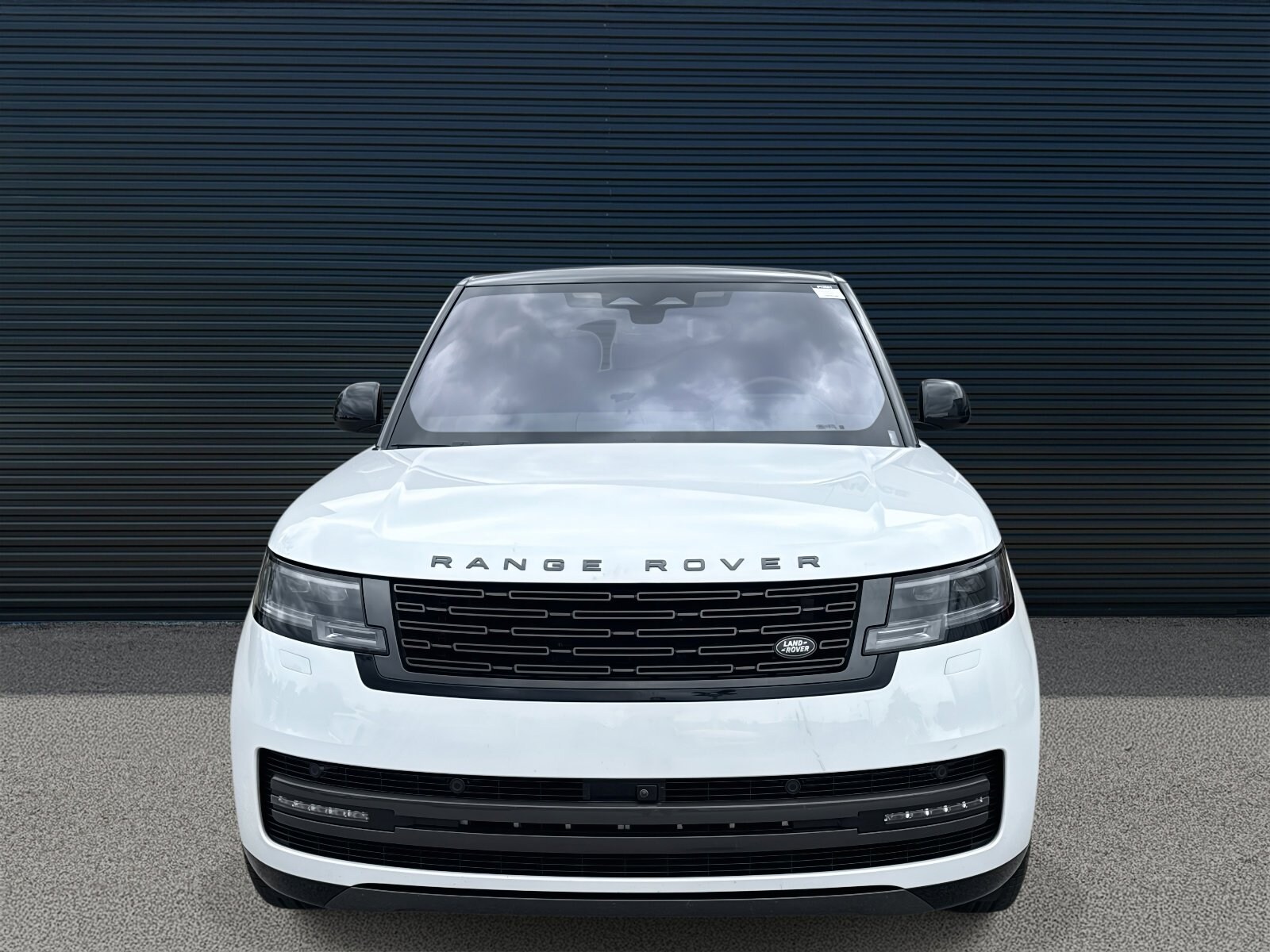 2023 Land Rover Range Rover SE photo 2