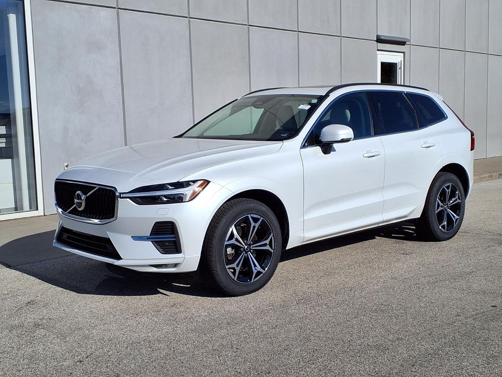 2022 Volvo XC60 B5 Momentum AWD's photo