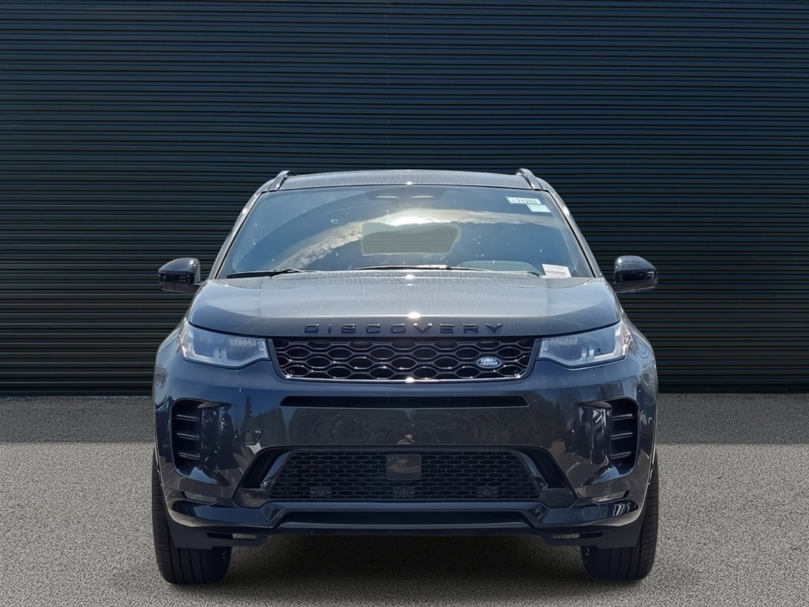 2025 Land Rover Discovery Sport Dynamic SE photo 2