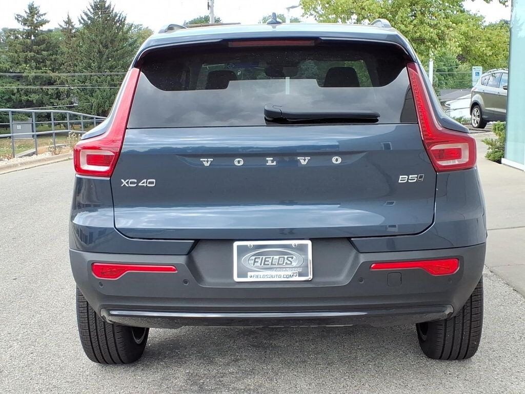 New 2026 Volvo XC40 B5 Ultra SUV