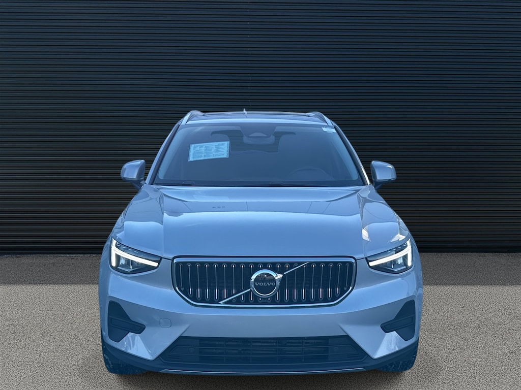 Certified 2025 Volvo XC40 Core Bright Theme B5 AWD Core Bright Theme
