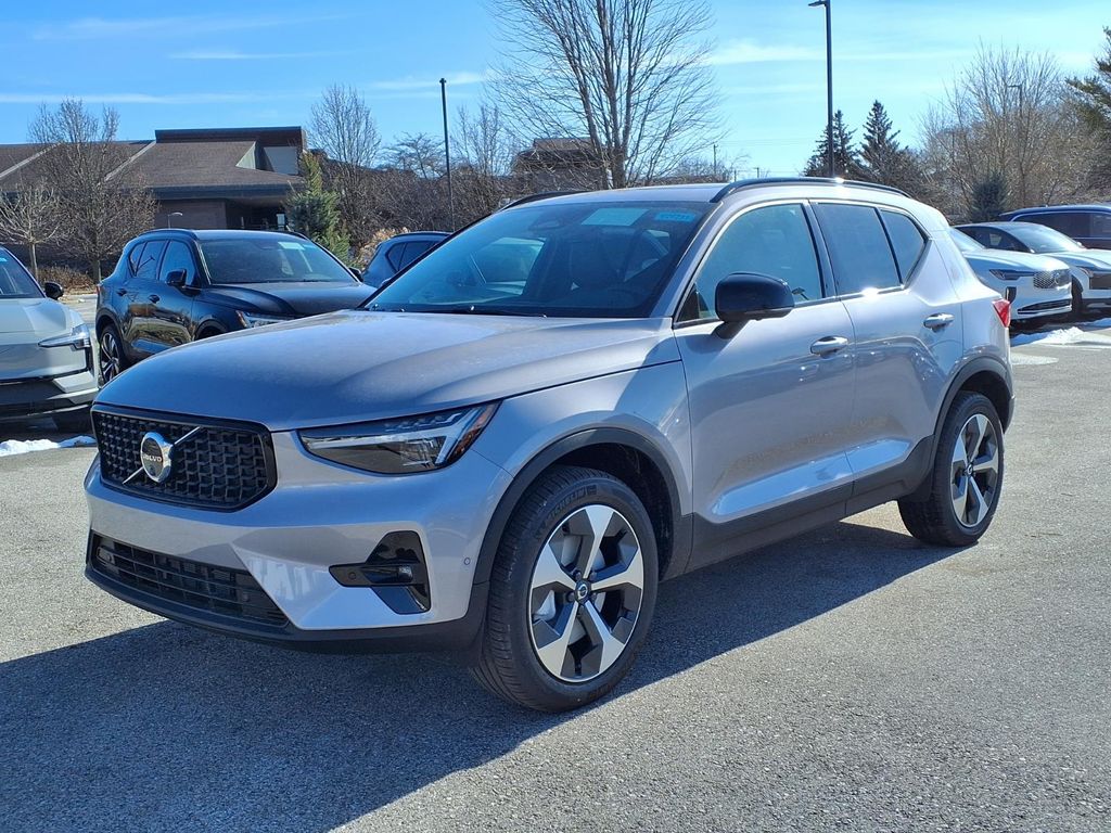 2026 Volvo XC40 B5 Plus Dark AWD's photo