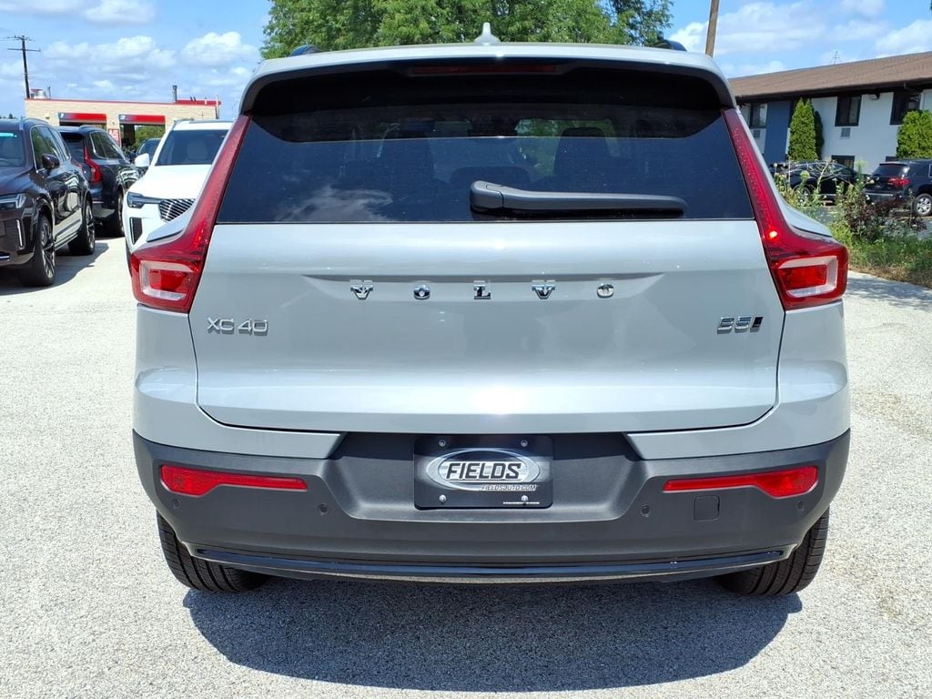 New 2026 Volvo XC40 B5 Core SUV