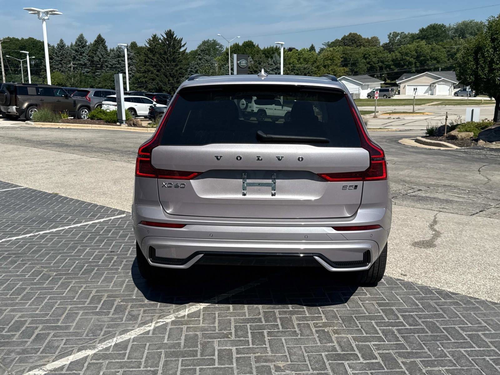 2026 Volvo XC60 Plus - Photo 7