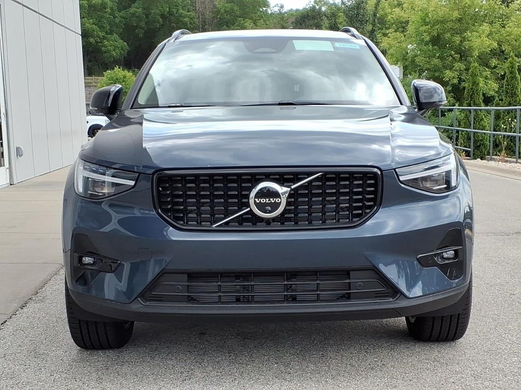 New 2026 Volvo XC40 B5 Ultra SUV
