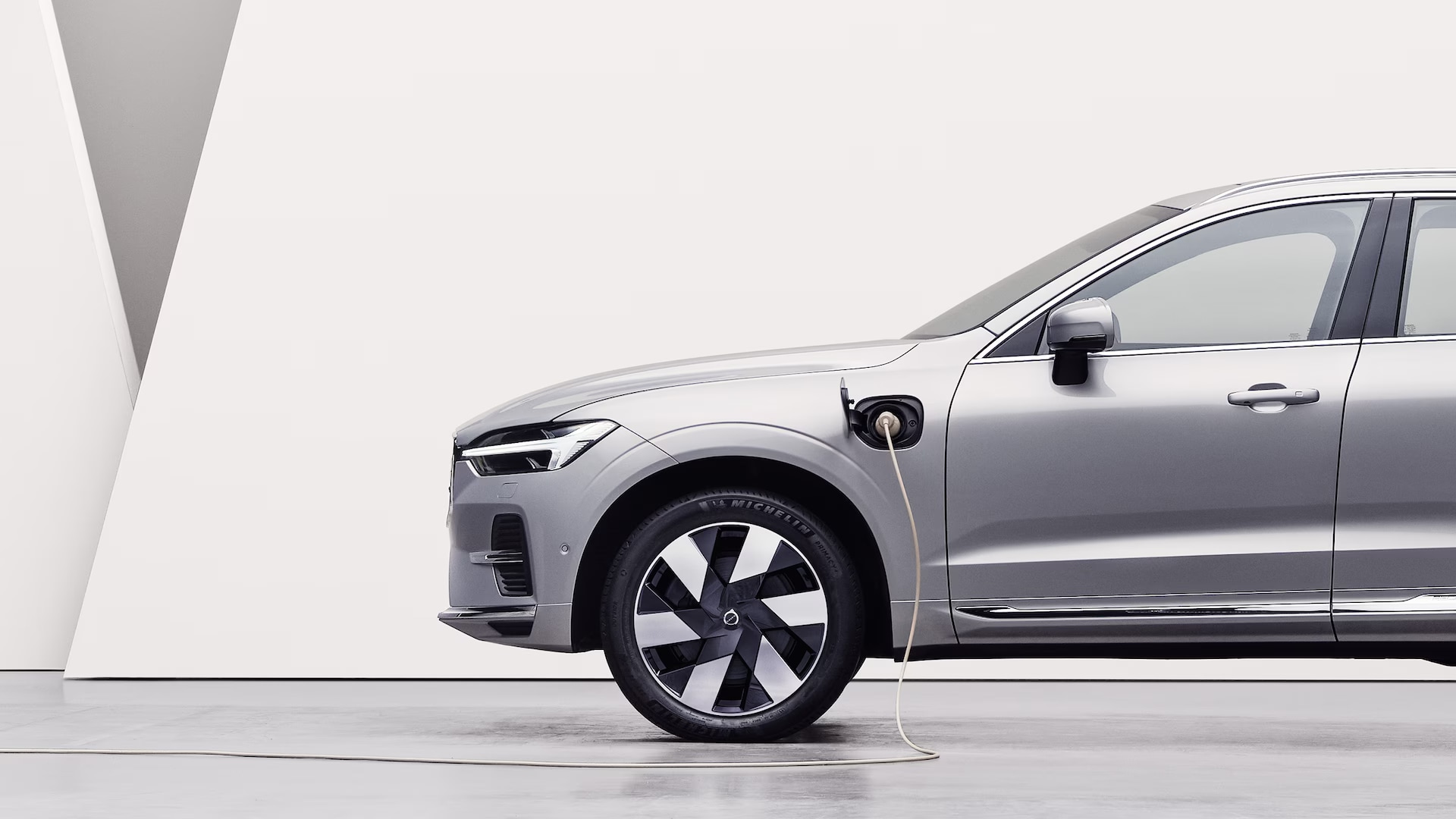 2023-volvo-xc-60-phev-prof.png