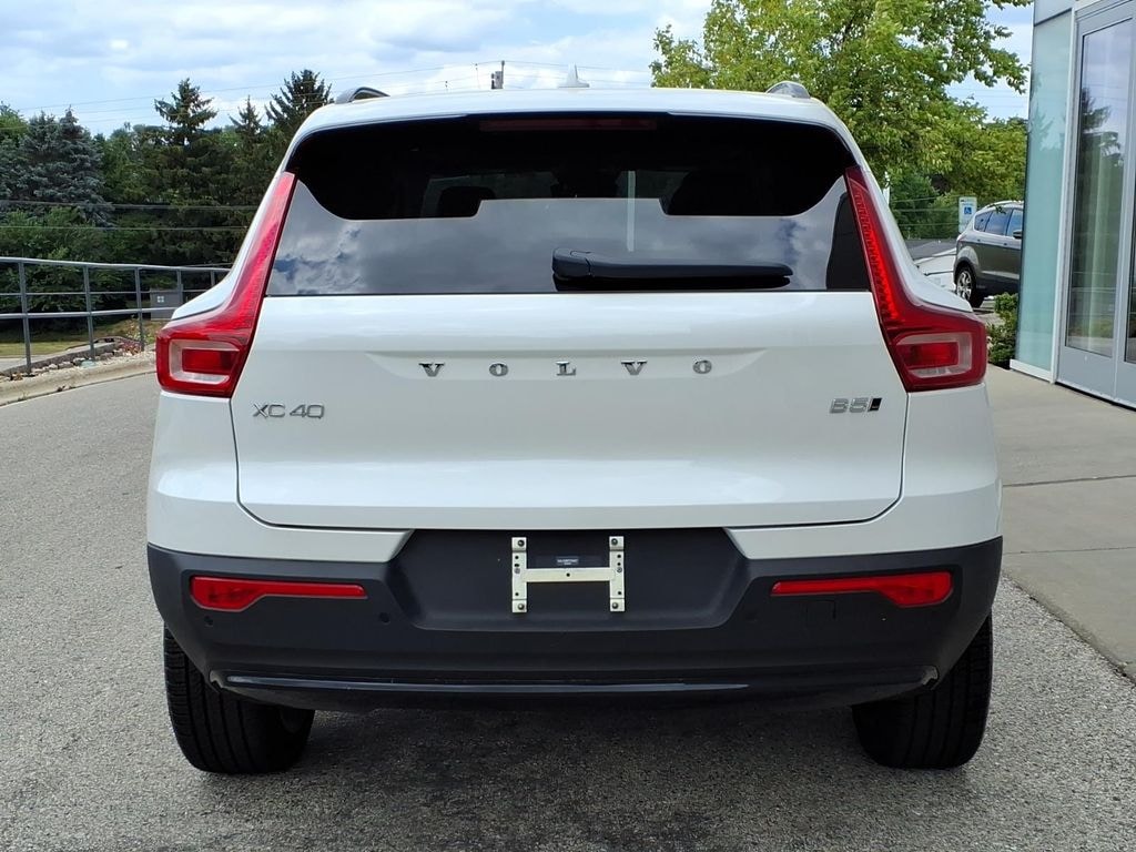 New 2026 Volvo XC40 B5 Ultra SUV