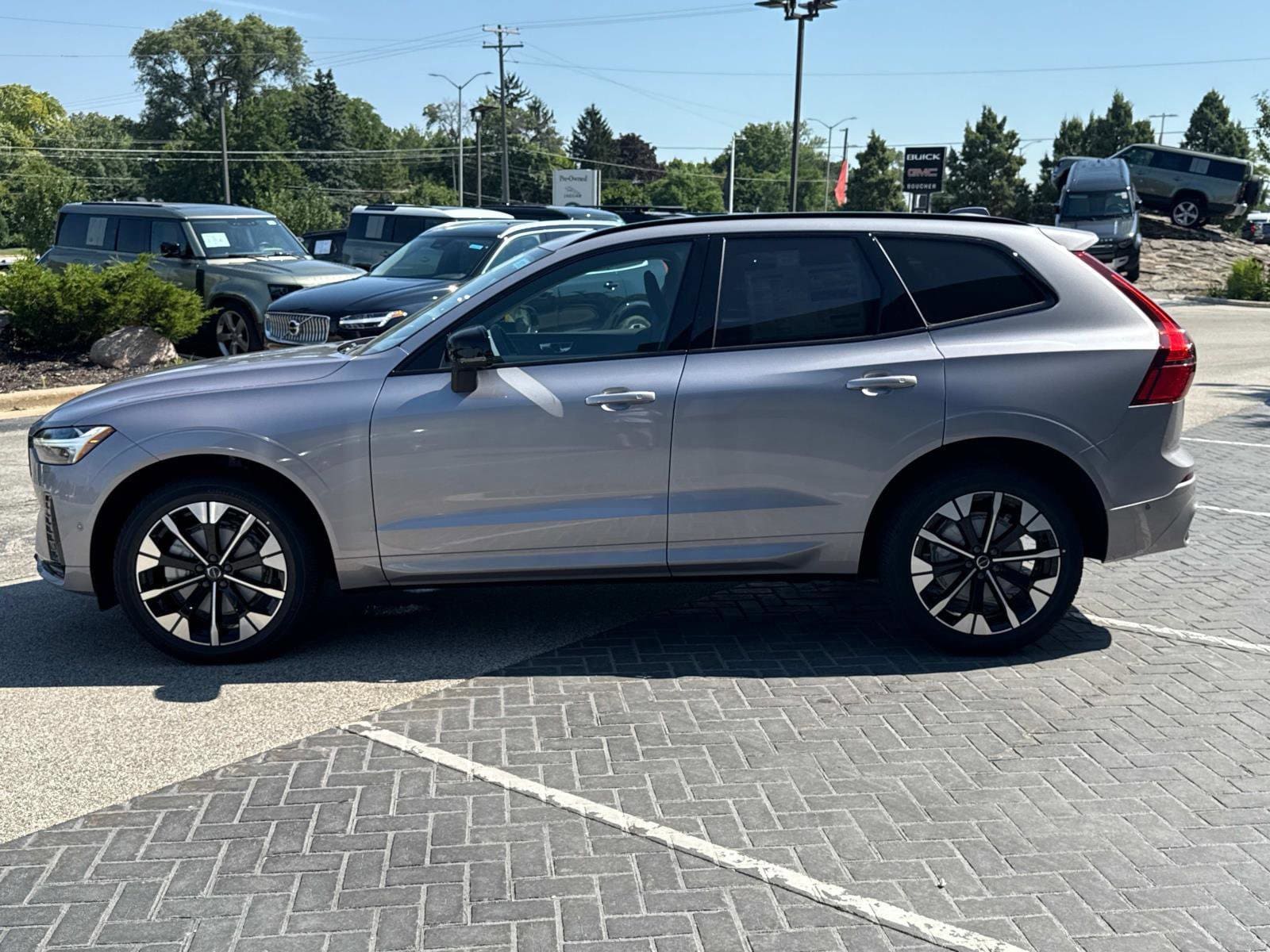 2026 Volvo XC60 Plus - Photo 9