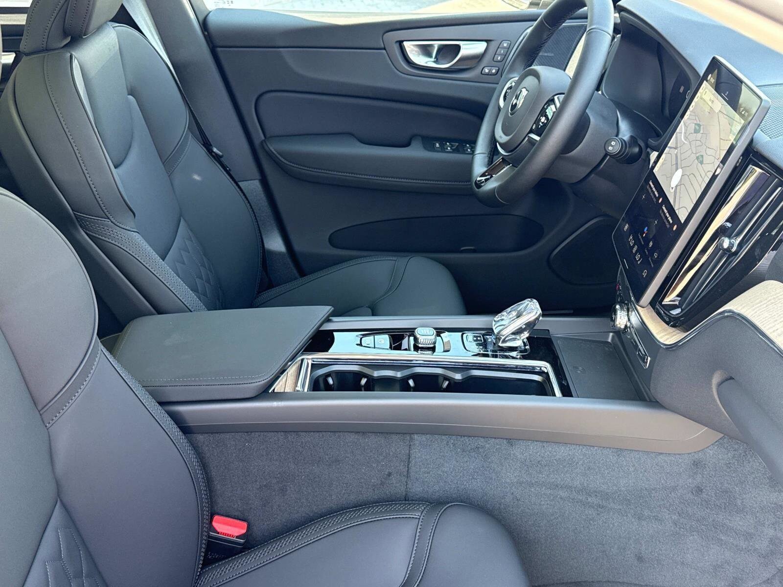 2026 Volvo XC60 Plus - Photo 5