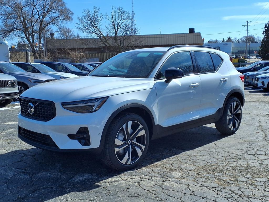 2026 Volvo XC40 B5 Ultra Dark AWD's photo