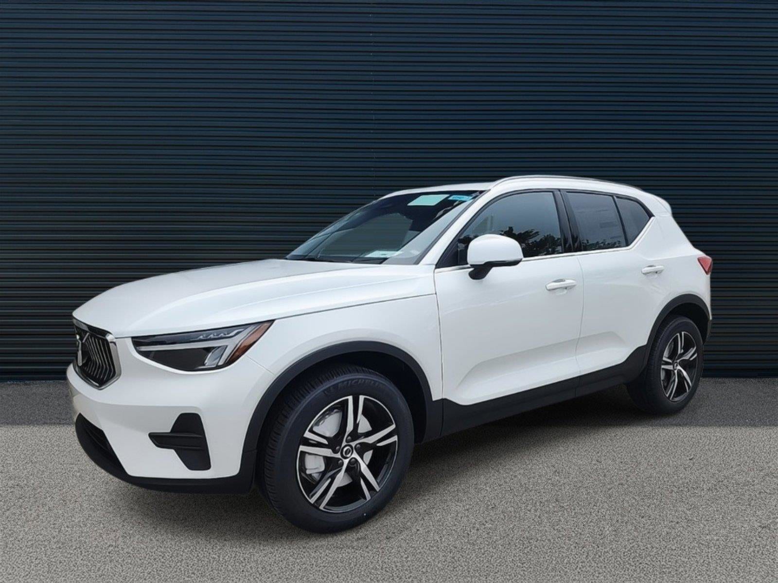 2025 Volvo XC40 Core
