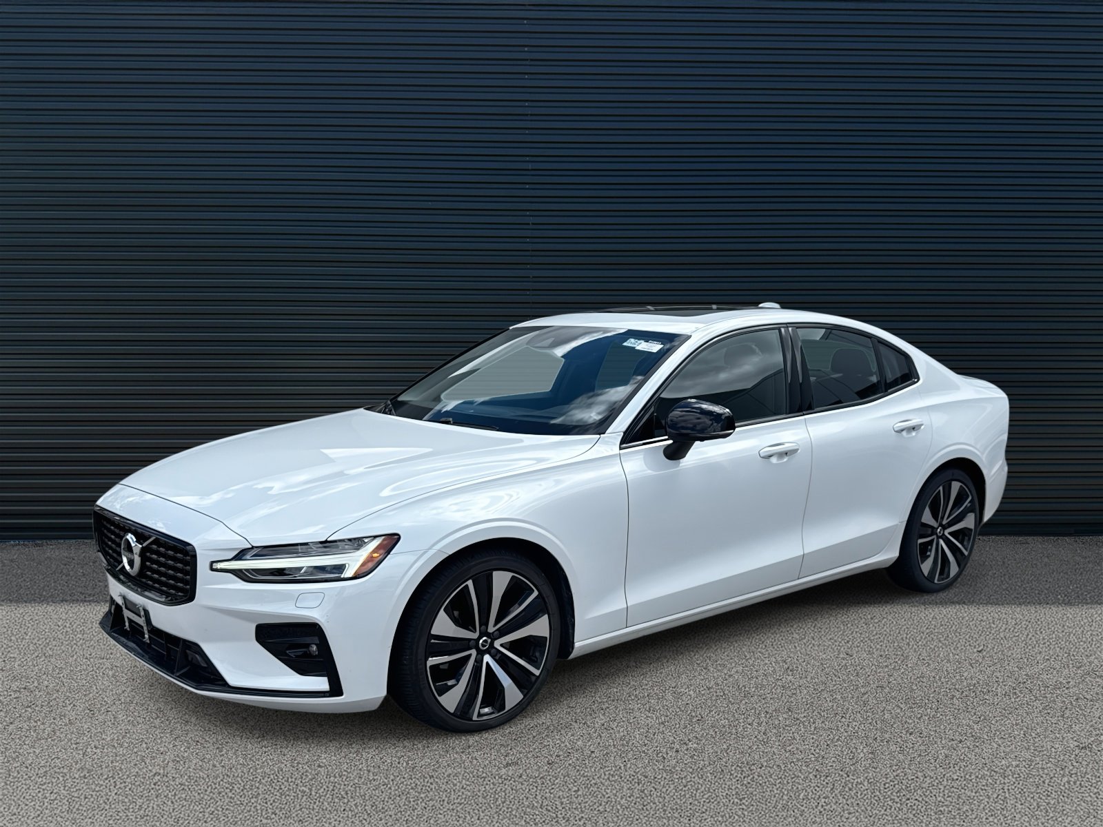 2022 Volvo S60 B5 AWD Momentum 