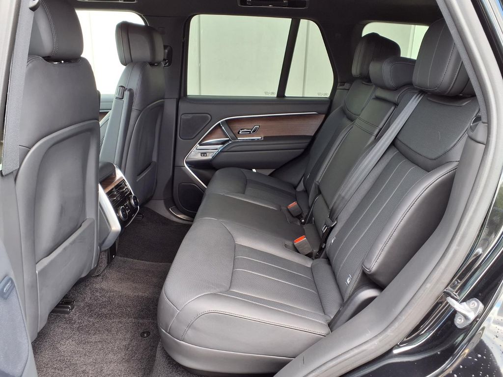 2023 Land Rover Range Rover SE - Photo 8