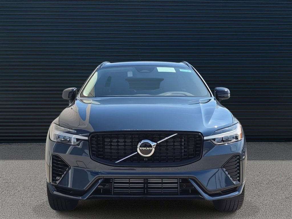Used 2025 Volvo XC60 plug-in hybrid T8 Core SUV