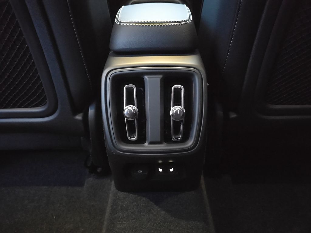2026 Volvo XC40 Ultra - Photo 22