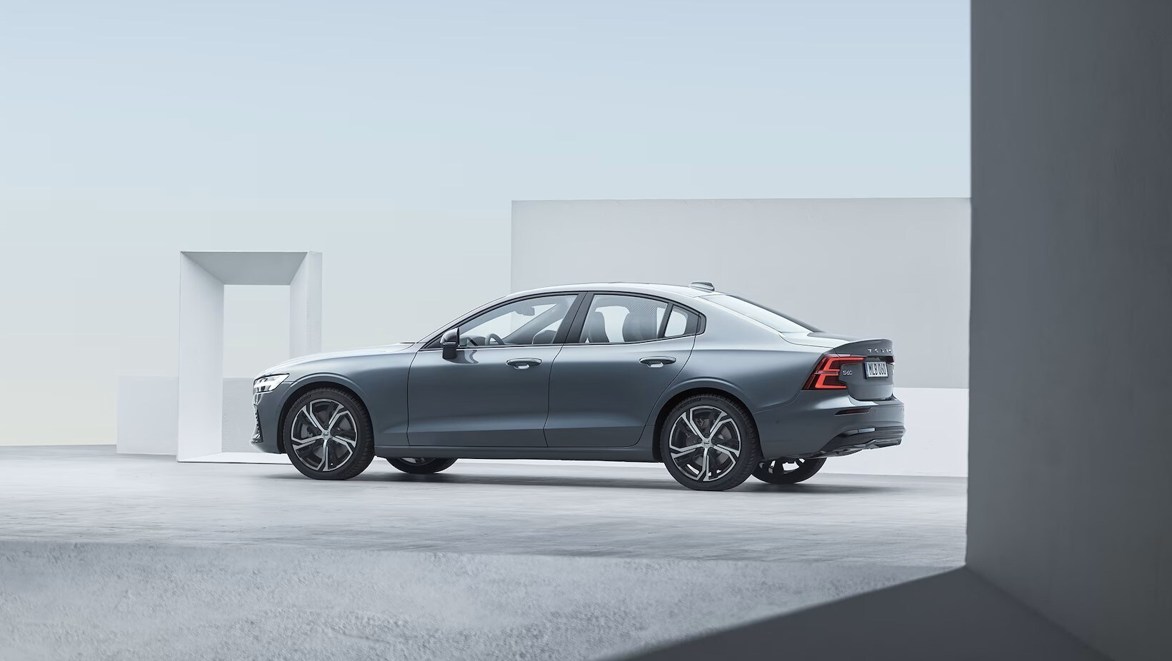 2024-volvo-s60-profile.jpg