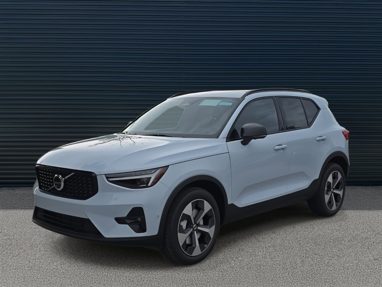 2026 Volvo XC40 B5 AWD Plus 