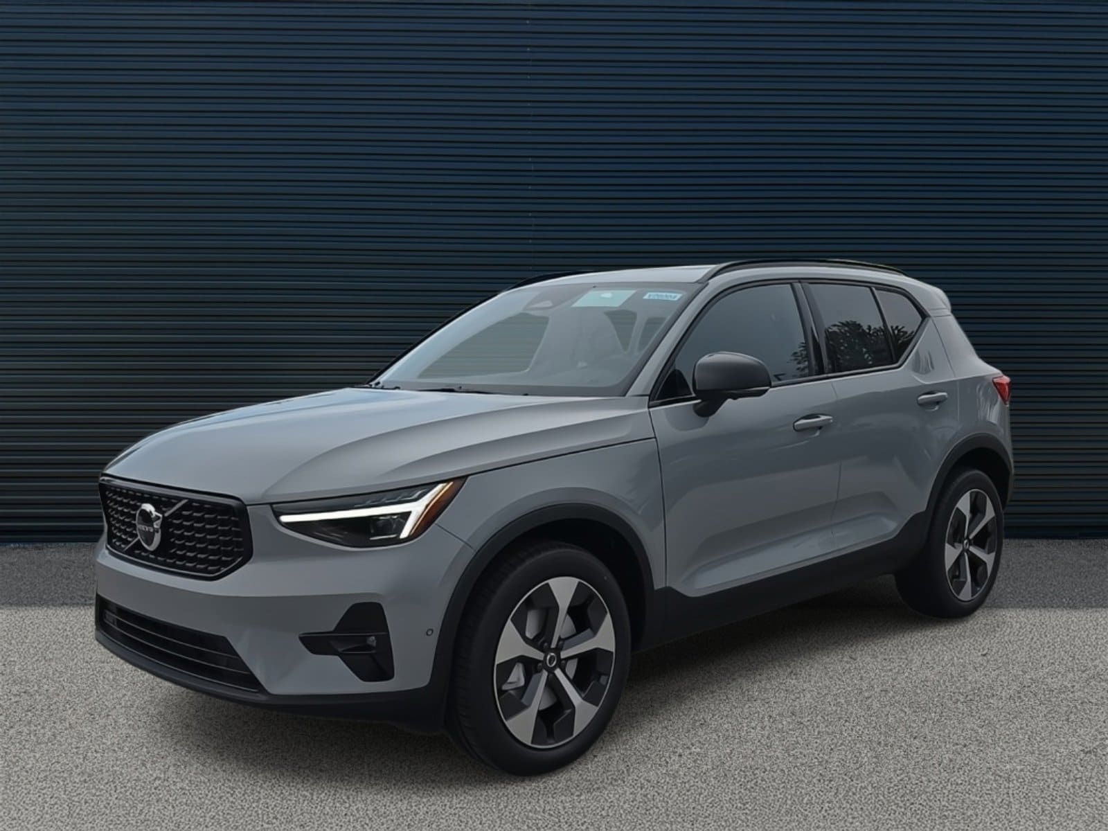 2026 Volvo XC40 B5 AWD Plus 