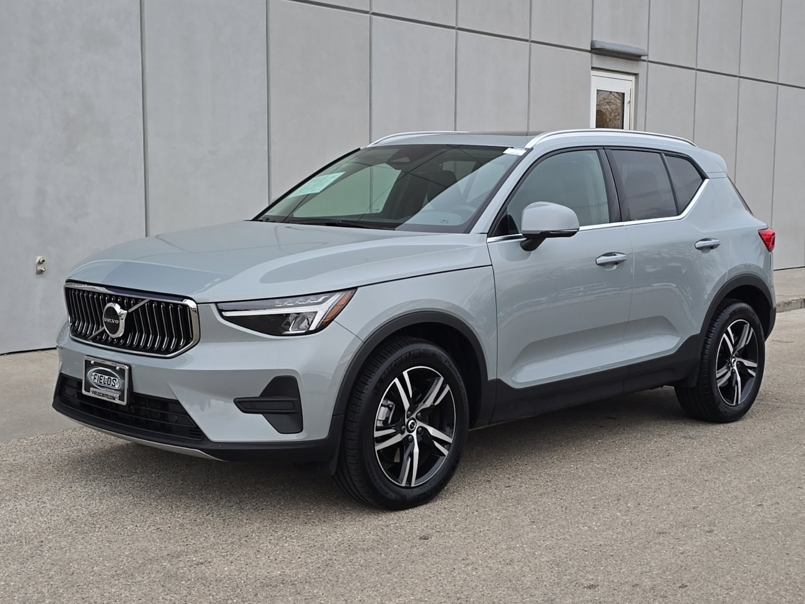 2025 Volvo XC40 Core