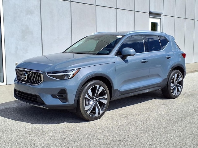 Featured used 2023 Volvo XC40 B5 Plus Bright Theme SUV for sale in Waukesha, WI