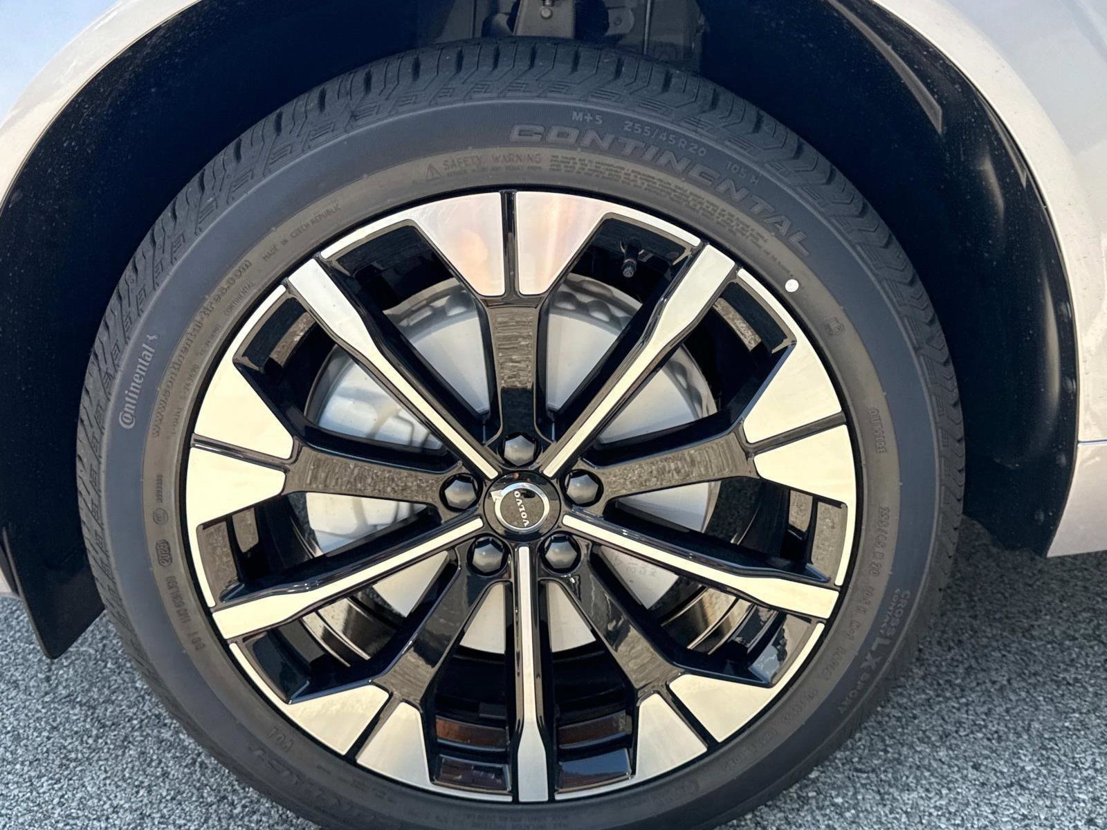 2026 Volvo XC60 Plus - Photo 11