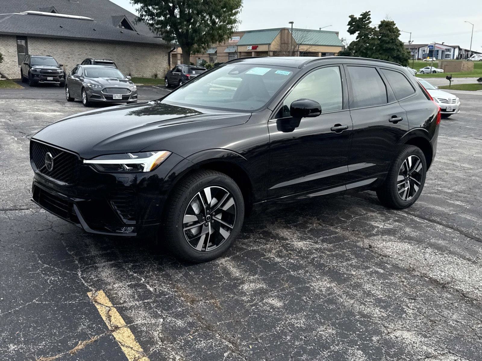 2026 Volvo XC60 Plus's photo