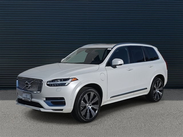 Featured used 2023 Volvo XC90 Recharge Plug-In Hybrid Plus Bright Theme T8 eAWD PHEV Plus Bright Theme 7P for sale in Waukesha, WI