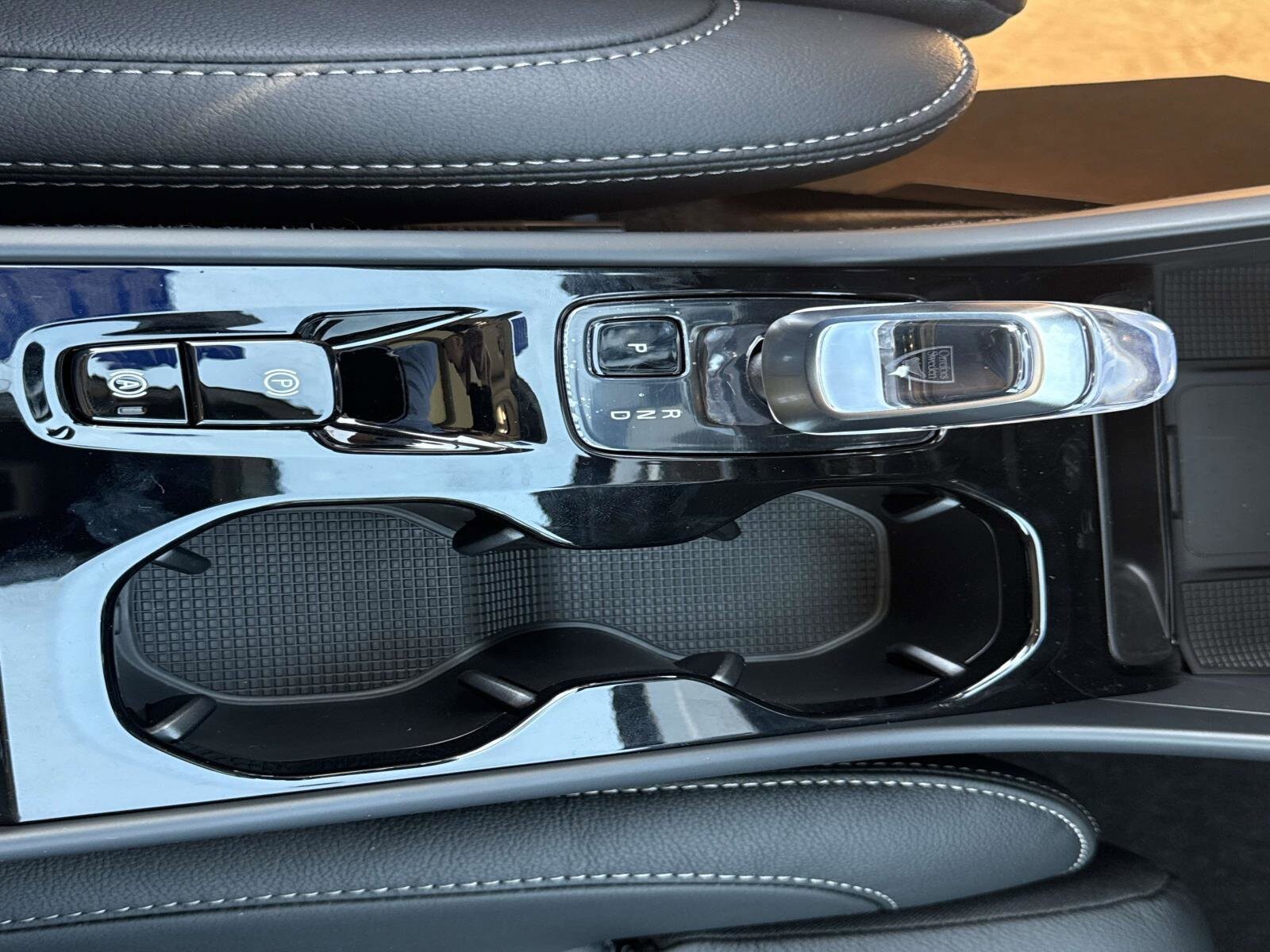 2026 Volvo XC40 Plus - Photo 25