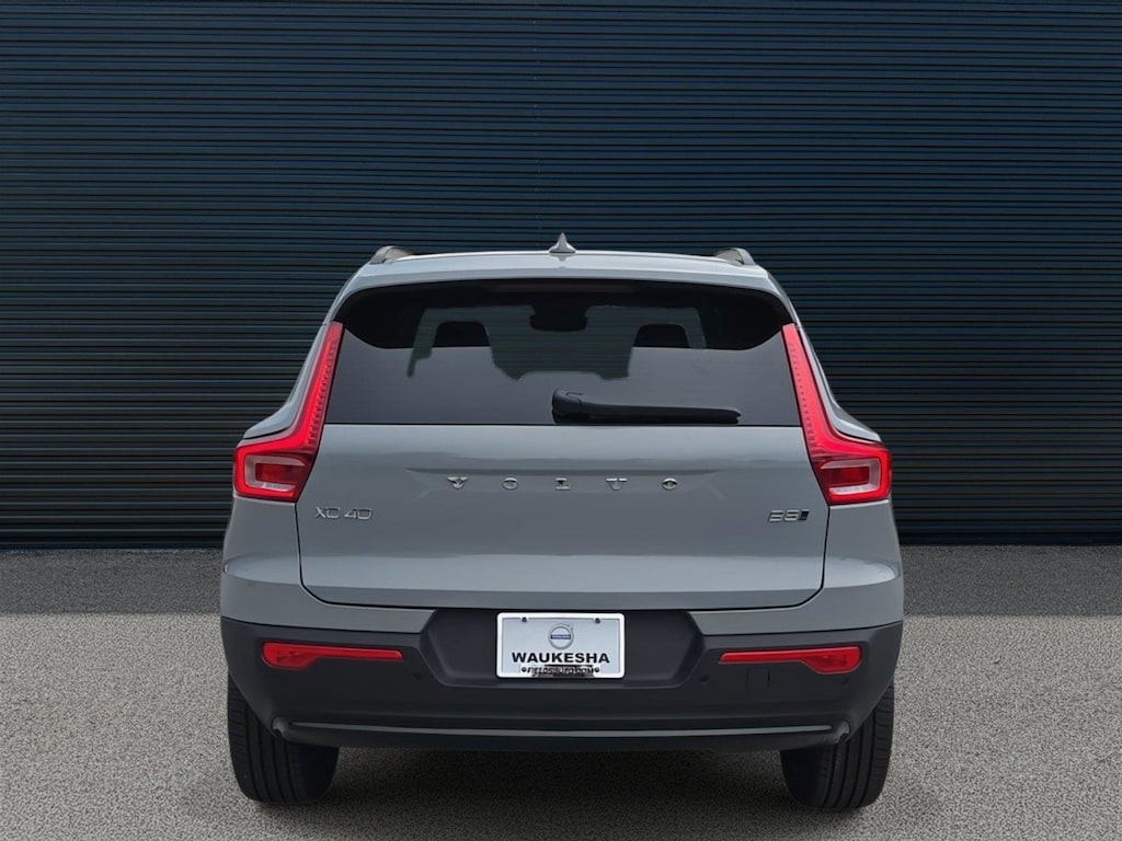 New 2026 Volvo XC40 B5 Plus SUV