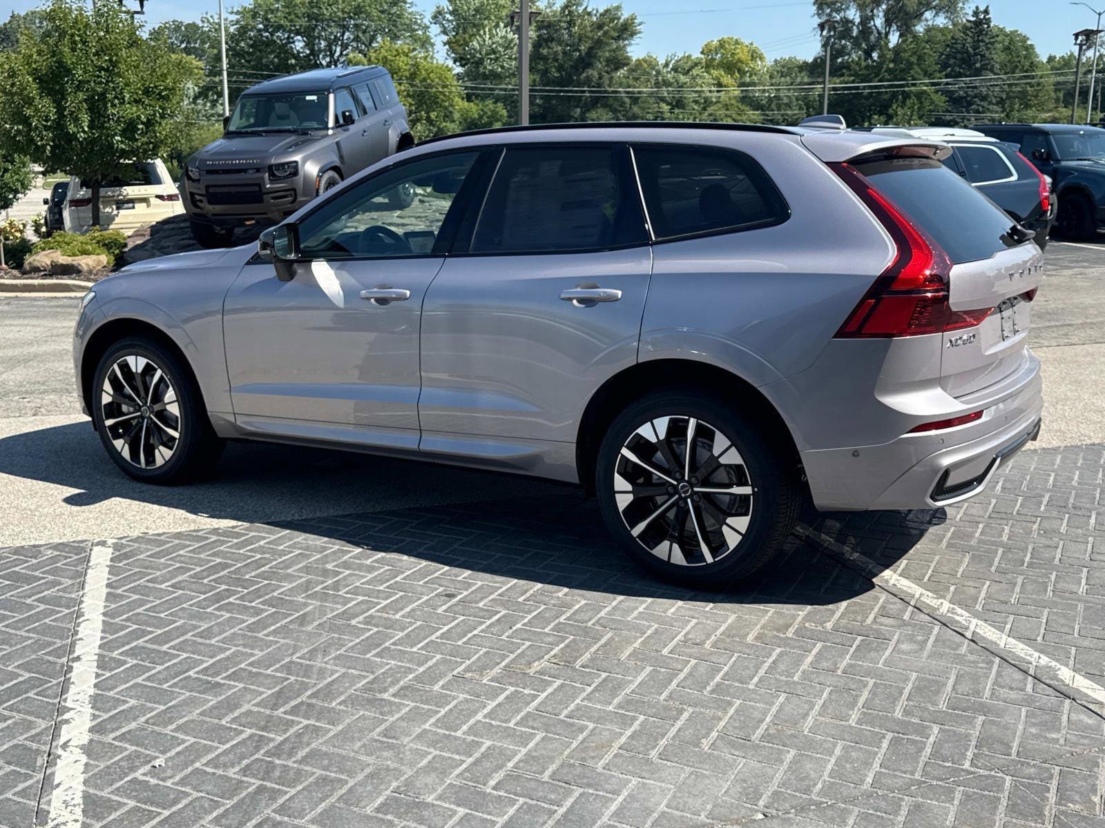 2026 Volvo XC60 Plus - Photo 8