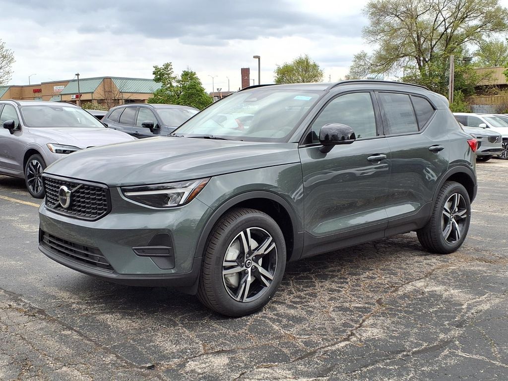 2026 Volvo XC40 B5 Core Dark AWD's photo