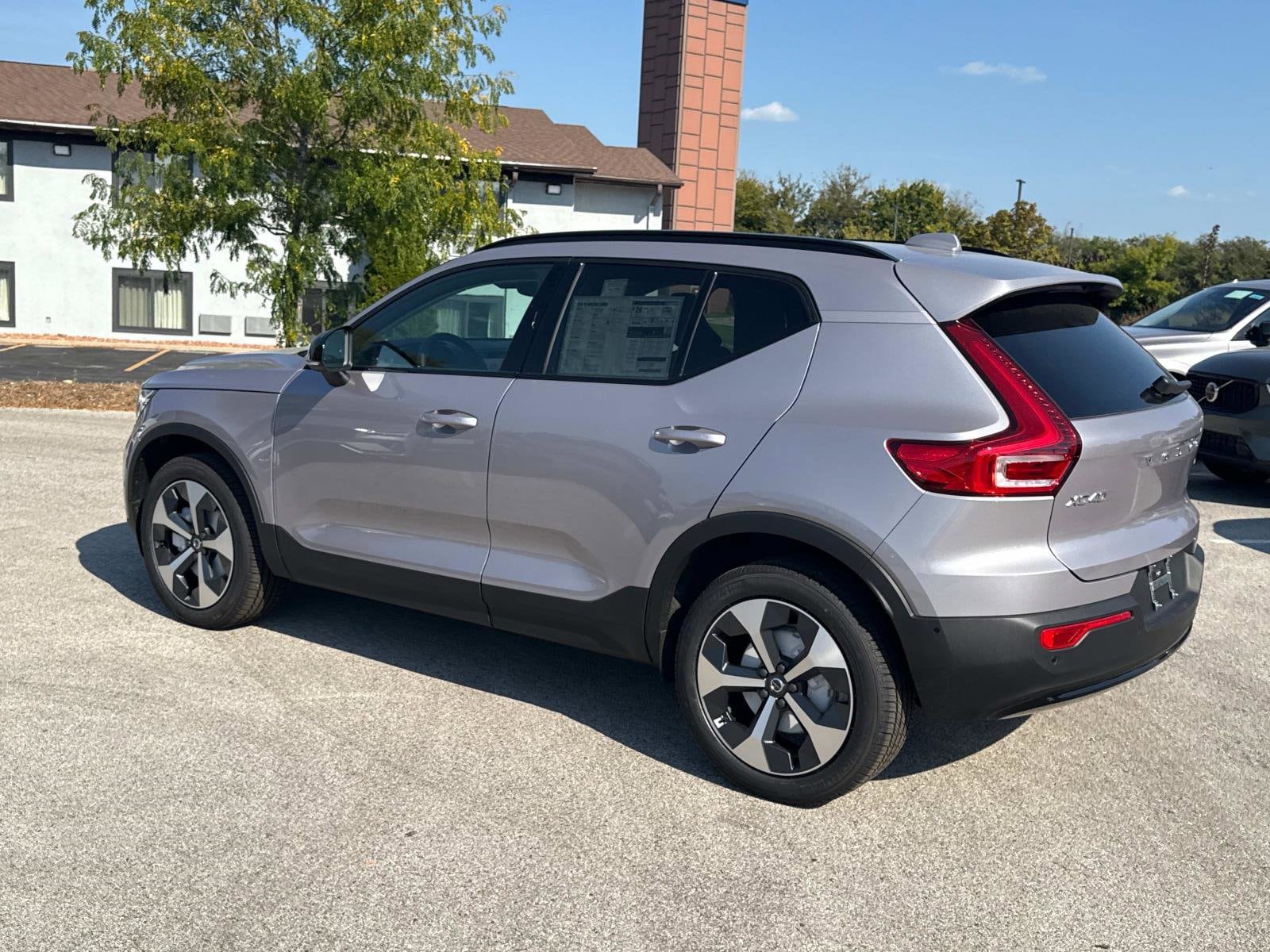 2026 Volvo XC40 Plus - Photo 7